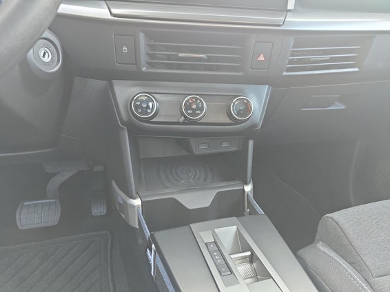 Vehicle image 8 Vehicle image 8