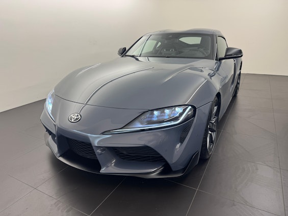 First vehicle image