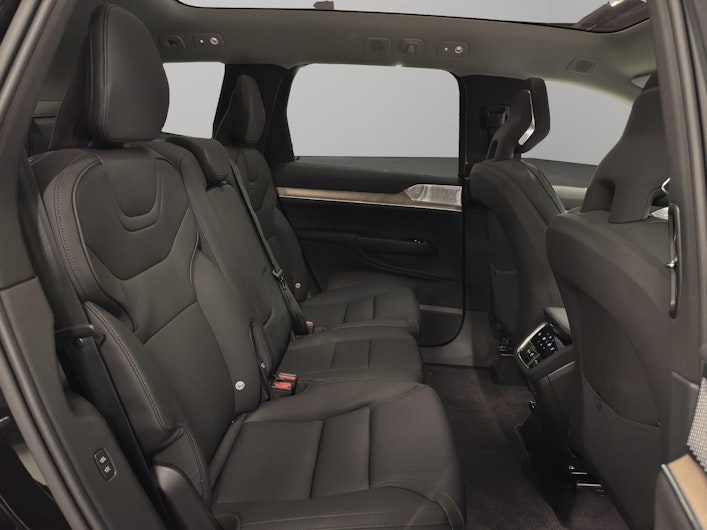 Vehicle image VOLVO EX 90