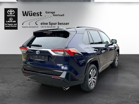 Vehicle image 4 Vehicle image 4