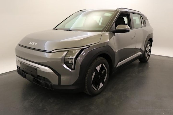 First vehicle image