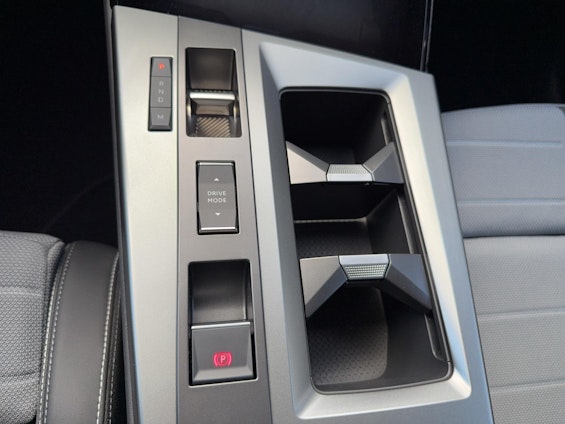 Vehicle image 14 Vehicle image 14