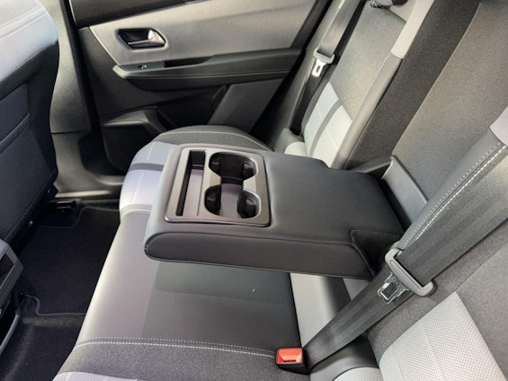 Vehicle image 37 Vehicle image 37