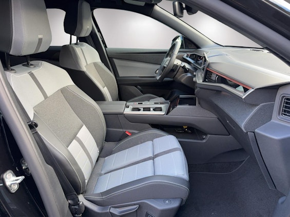 Vehicle image 35 Vehicle image 35