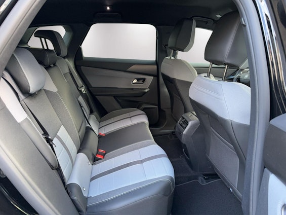 Vehicle image 16 Vehicle image 16