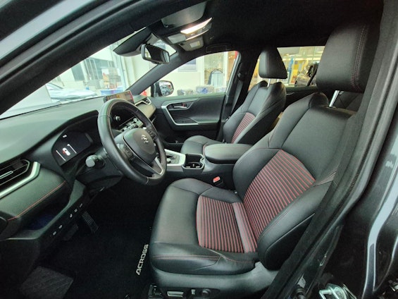 Vehicle image 5