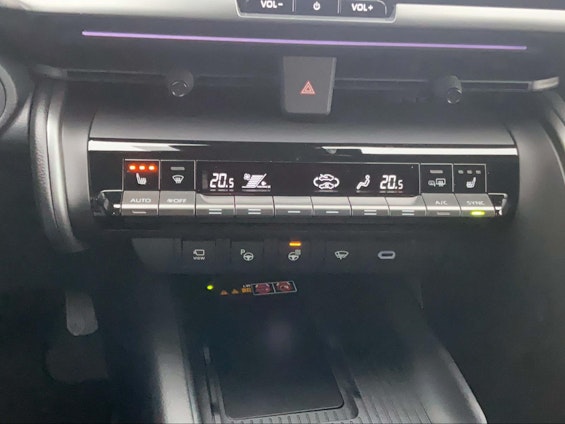 Vehicle image 17 Vehicle image 17