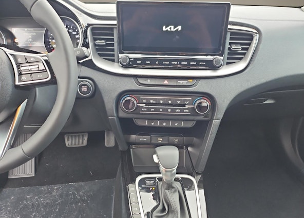 Vehicle image 15 Vehicle image 15