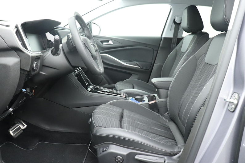 Vehicle image OPEL GRANDLAND