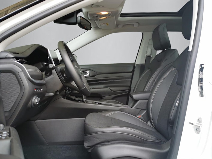 Vehicle image JEEP COMPASS