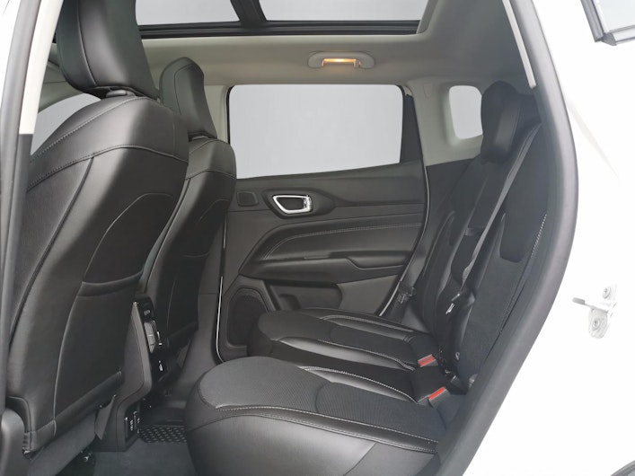 Vehicle image JEEP COMPASS