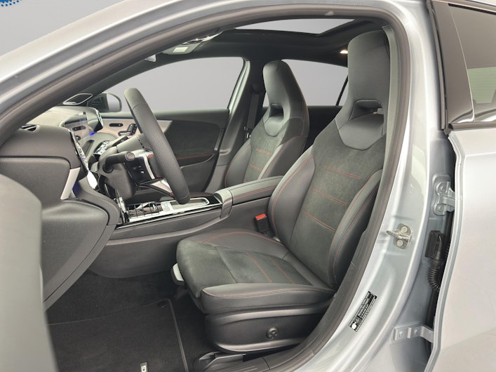 Vehicle image MERCEDES-BENZ A 200