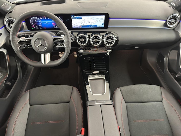 Vehicle image MERCEDES-BENZ A 200