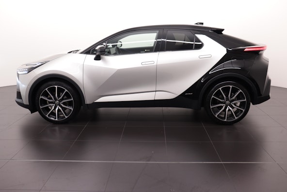 Vehicle image 3