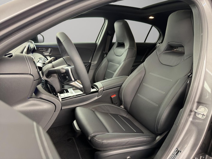 Vehicle image MERCEDES-BENZ A 220