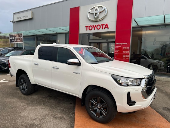 First vehicle image