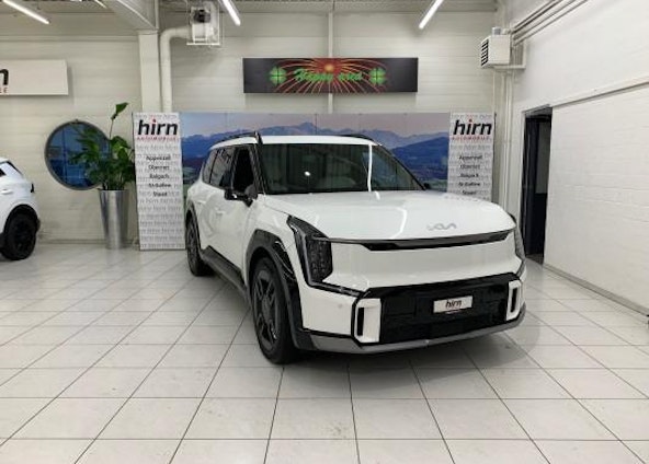 First vehicle image First vehicle image