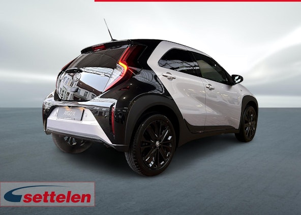 Vehicle image 4 Vehicle image 4