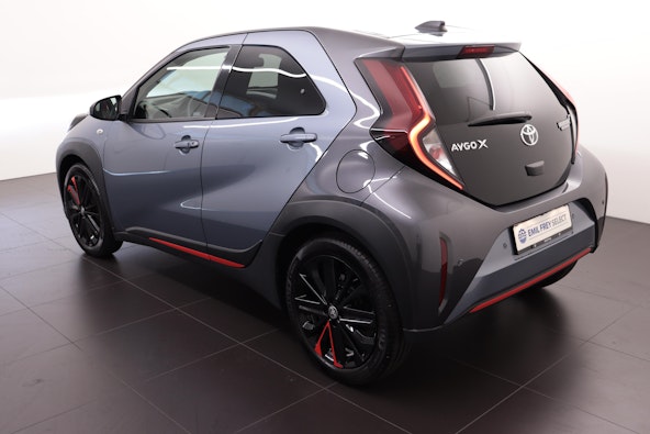 Vehicle image 6