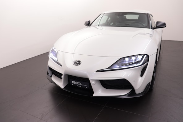 First vehicle image
