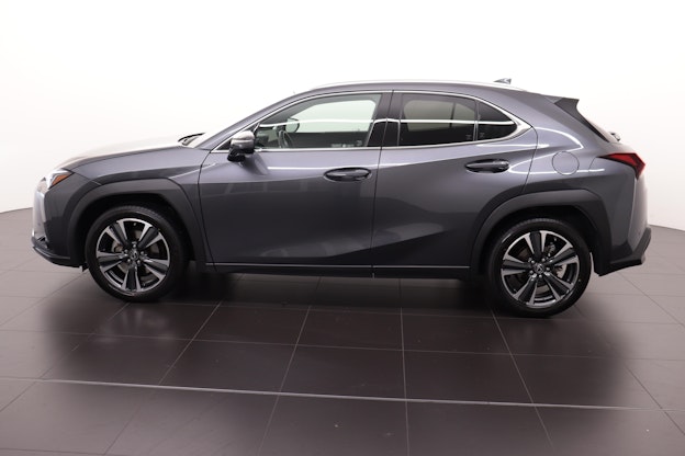 Vehicle image 3