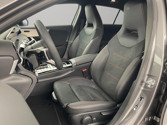 Vehicle image MERCEDES-BENZ A 200