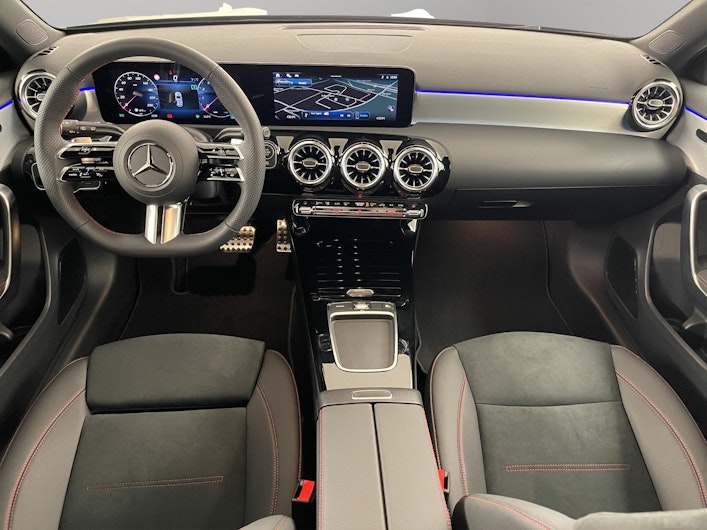 Vehicle image MERCEDES-BENZ A 200