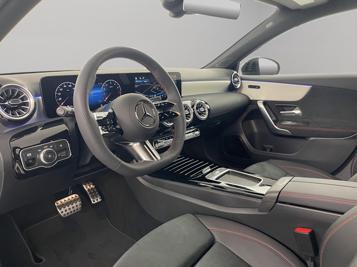 Vehicle image MERCEDES-BENZ A 200