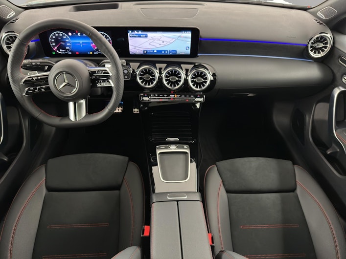 Vehicle image MERCEDES-BENZ A 220