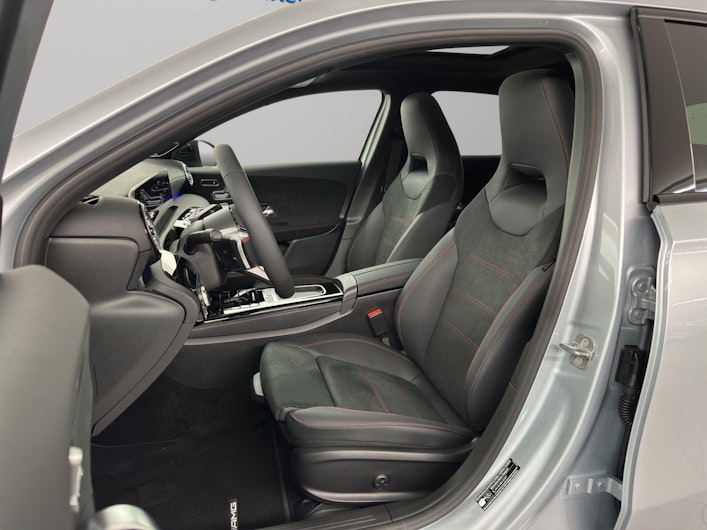 Vehicle image MERCEDES-BENZ A 220