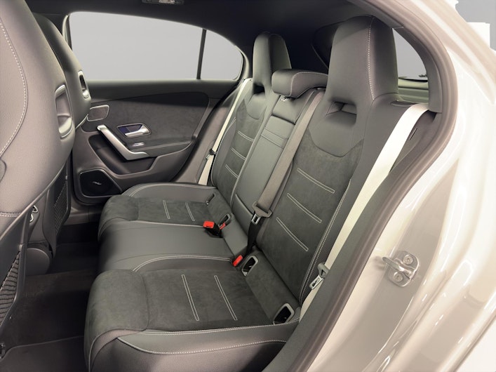 Vehicle image MERCEDES-BENZ A 220