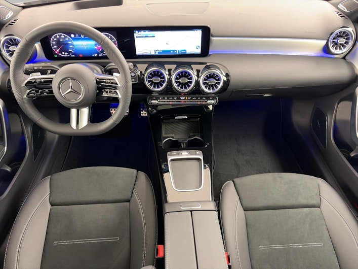 Vehicle image MERCEDES-BENZ A 220