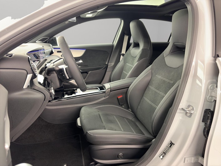 Vehicle image MERCEDES-BENZ A 220