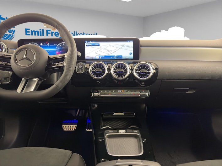 Vehicle image MERCEDES-BENZ A 220