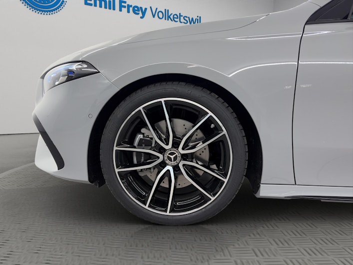 Vehicle image MERCEDES-BENZ A 220