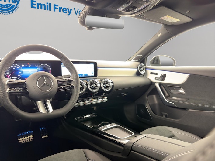 Vehicle image MERCEDES-BENZ A 220