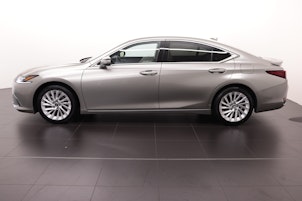 Vehicle image LEXUS ES 300h Excellence