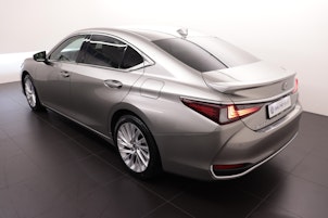 Vehicle image LEXUS ES 300h Excellence