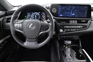Vehicle image LEXUS ES 300h Excellence