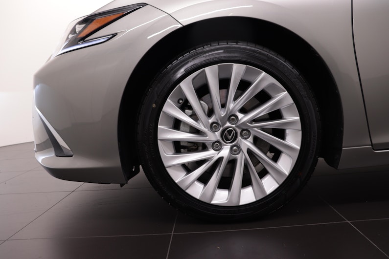 Vehicle image LEXUS ES