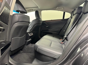 Vehicle image LEXUS ES 300h Excellence