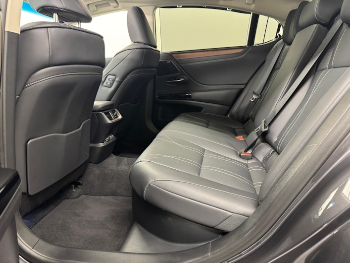 Vehicle image LEXUS ES