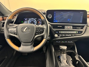 Vehicle image LEXUS ES 300h Excellence