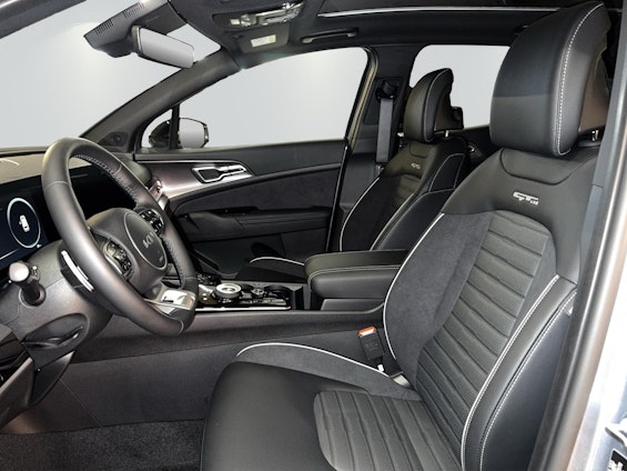 Vehicle image 4 Vehicle image 4