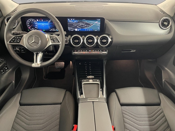 Vehicle image MERCEDES-BENZ GLA 250