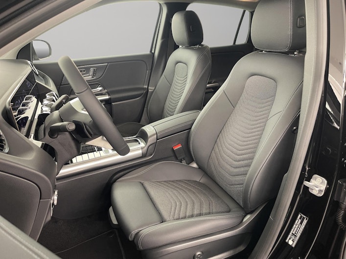 Vehicle image MERCEDES-BENZ GLA 250