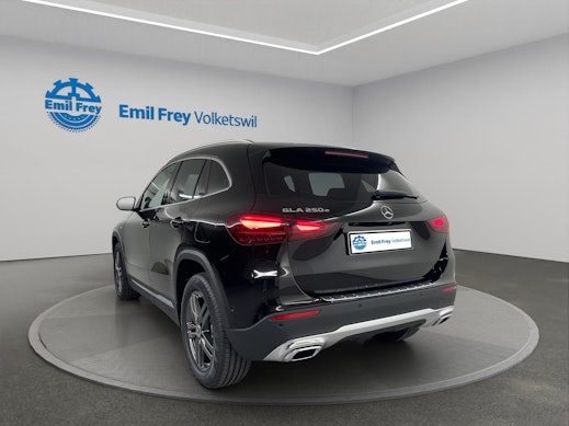 MERCEDES-BENZ GLA 250 e EQ Star Progressive 2