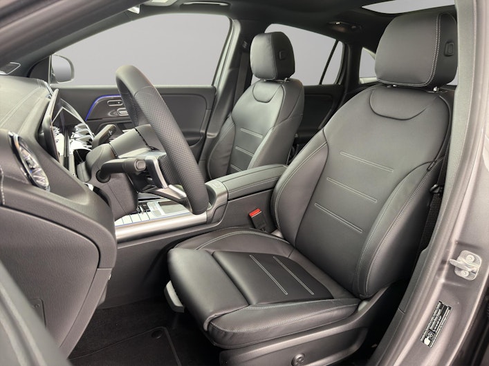 Vehicle image MERCEDES-BENZ GLA 220