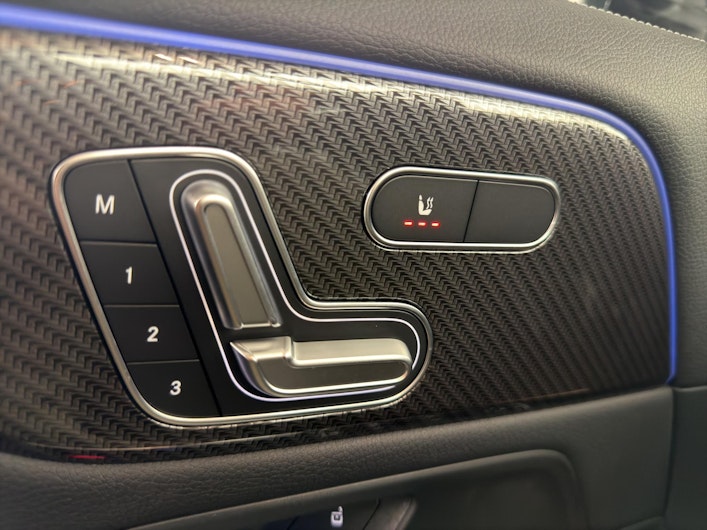 Vehicle image MERCEDES-BENZ GLA 220