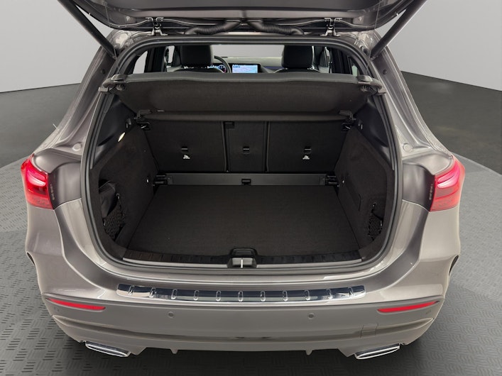 Vehicle image MERCEDES-BENZ GLA 220